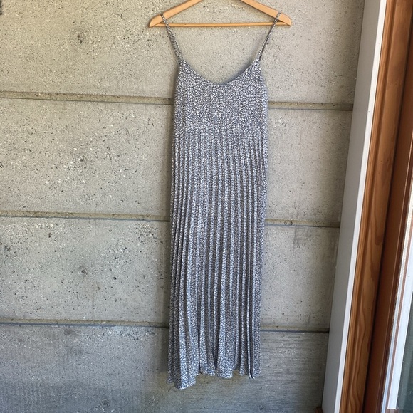 Oak & Fort Pleated Liberty Floral Dusty Blue Dress - Picture 1 of 8